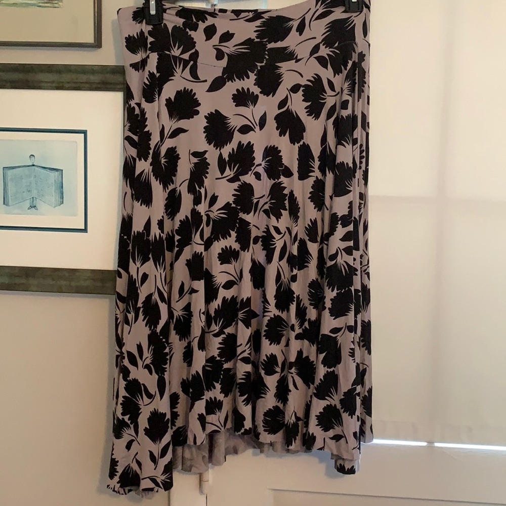 XL skirt, floral, below knee